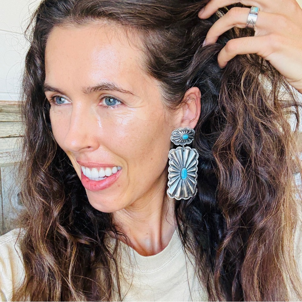 ♥️ Navajo ♥️ Glenn Livingston Sterling Silver & Waterweb Kingman Concho Earrings - Picture 8 of 11